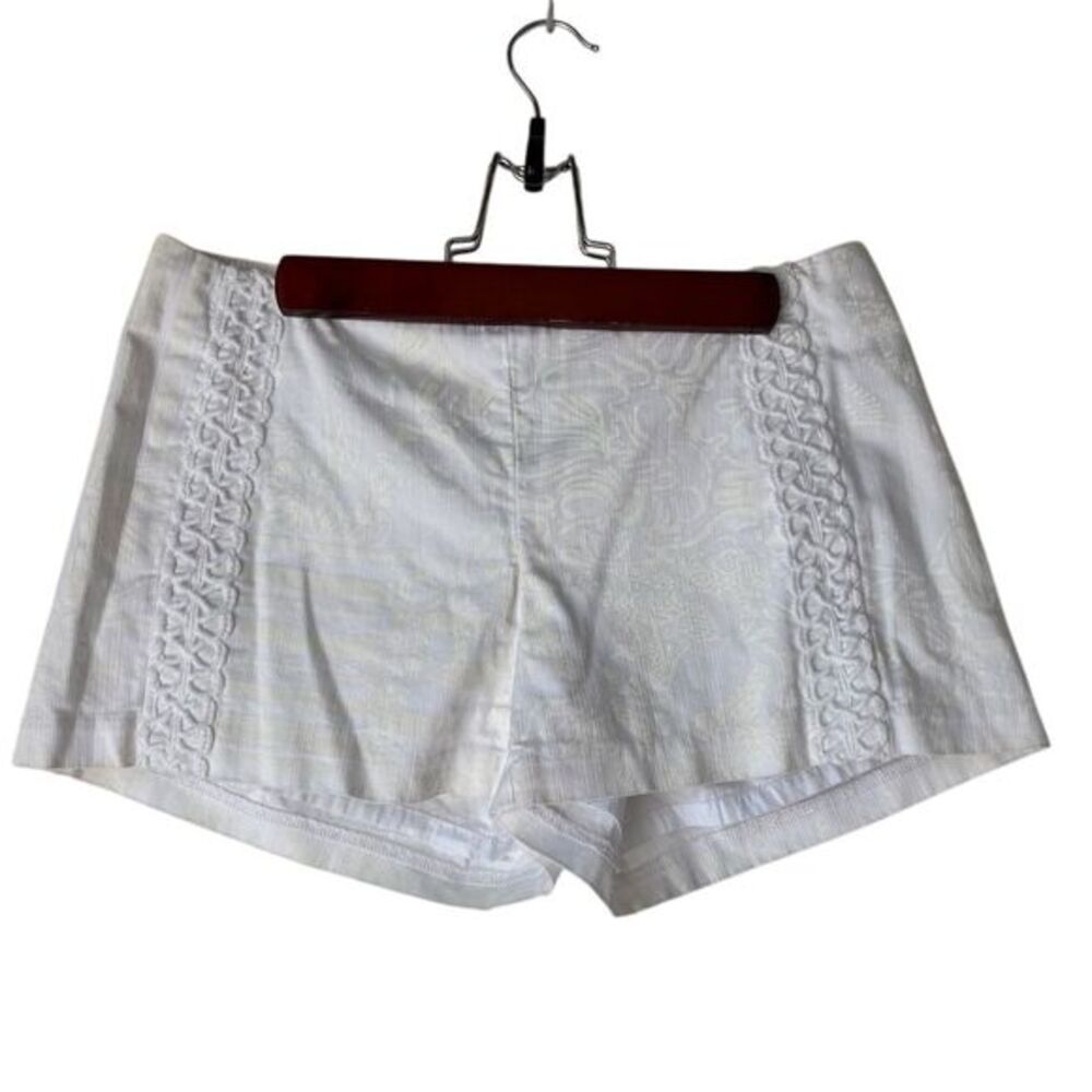 Lilly Pulitzer Women's White Embroidered Chino Shorts Size 2 Casual